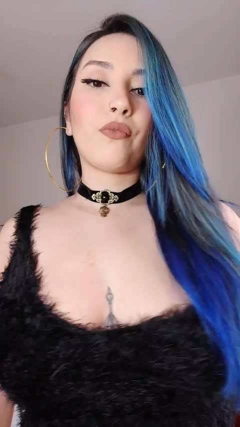 Hands up who likes busty latinas - free porn video