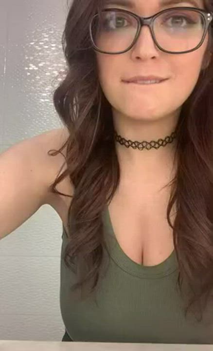 Queen Boobs - free porn video