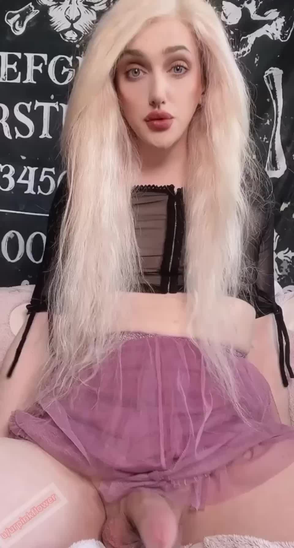 It’s waving to you - free porn video