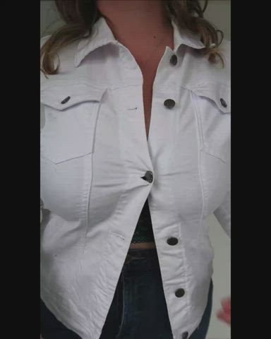 So stacked my buttons are BURSTING! - free porn video