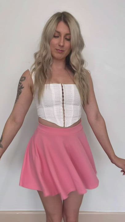 Anyone know this nicely tatted hun? - free porn video