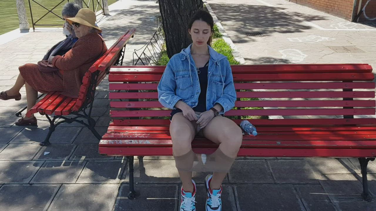 coochie rub in front of two clueless seniors - free porn video
