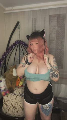 Curvy cutie - free porn video