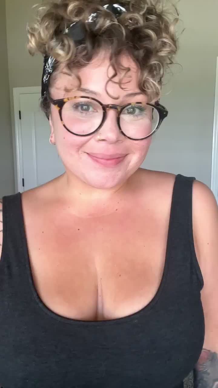 Milf titties are so soft and so bouncy!!! (40f) 🔥❤️😘 - free porn video
