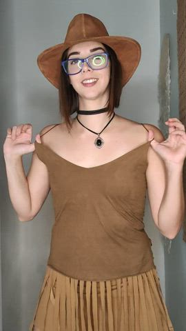 A cowgirl without her mount 🤭 - free porn video