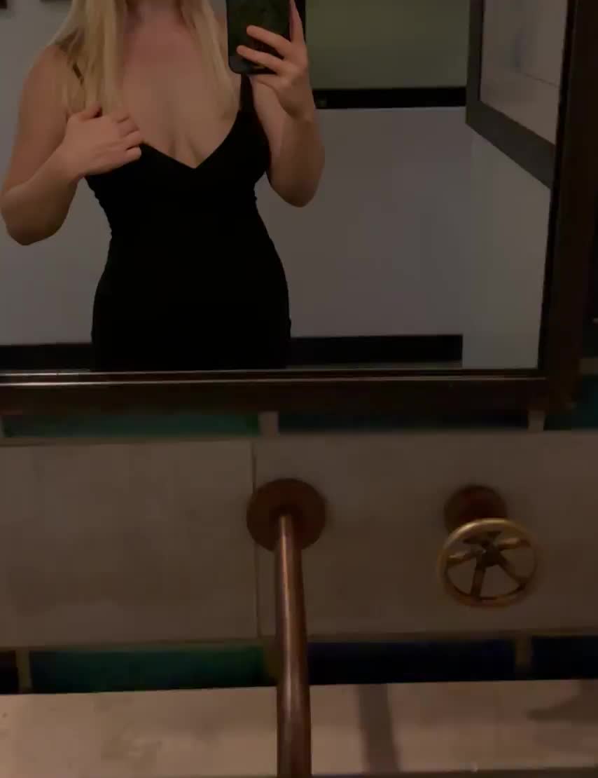 Mmm after that meal, I’m feeling kinda frisky in the restroom [GIF] - free porn video
