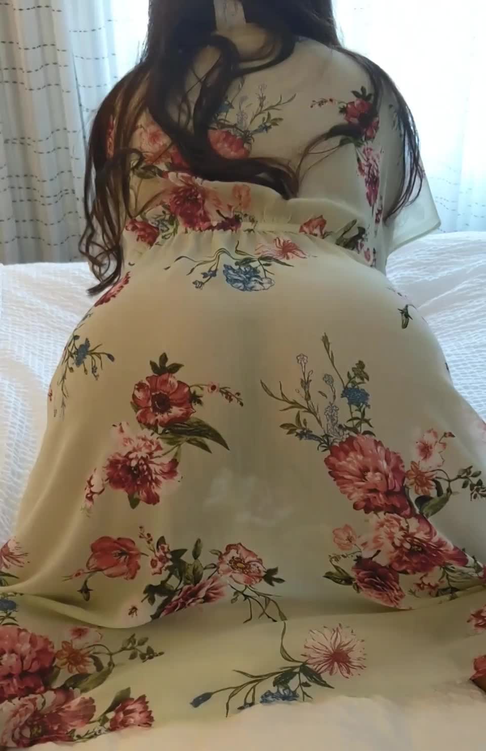 Kiss me on my puffy LIPS - free porn video