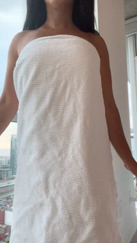 I keep dropping my towel 😳 - free porn video