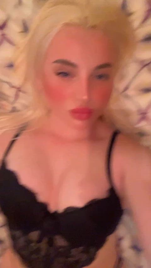 My new roommate might get some action tonight - free porn video