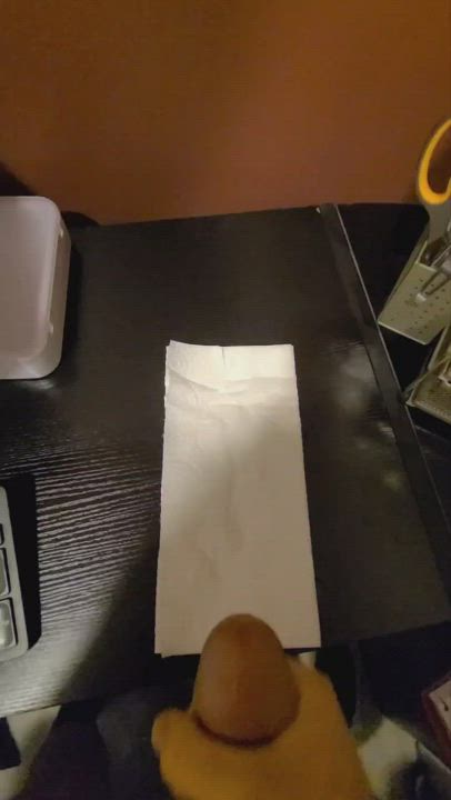 One bukkake 💦💦 shot over the desk and hit the wall 🎯 - free porn video