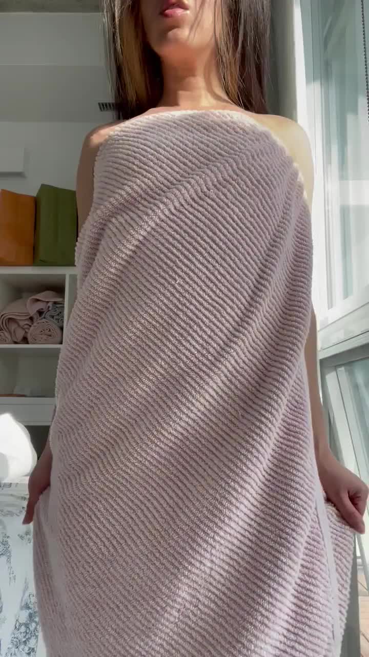 Oops.. I dropped my towel ;) - free porn video