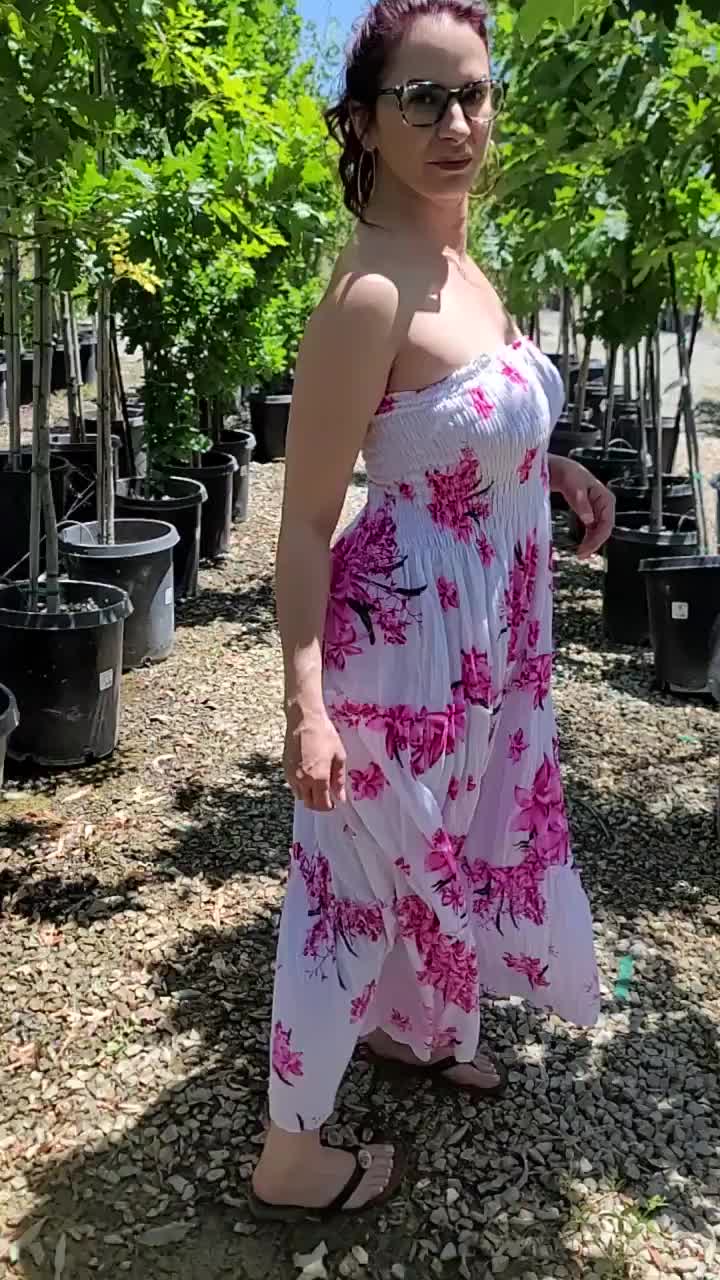 Milf flashing the goods - free porn video