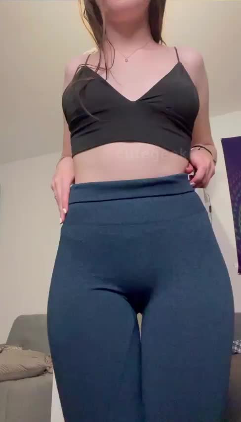 Disney princess in the front, Pixar mom in the back - free porn video