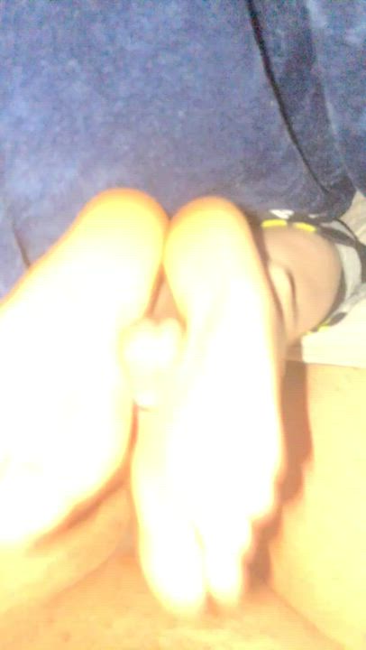 Pawg wants to drain my cock with her sneaky footjob under the blanket🥵 - free porn video