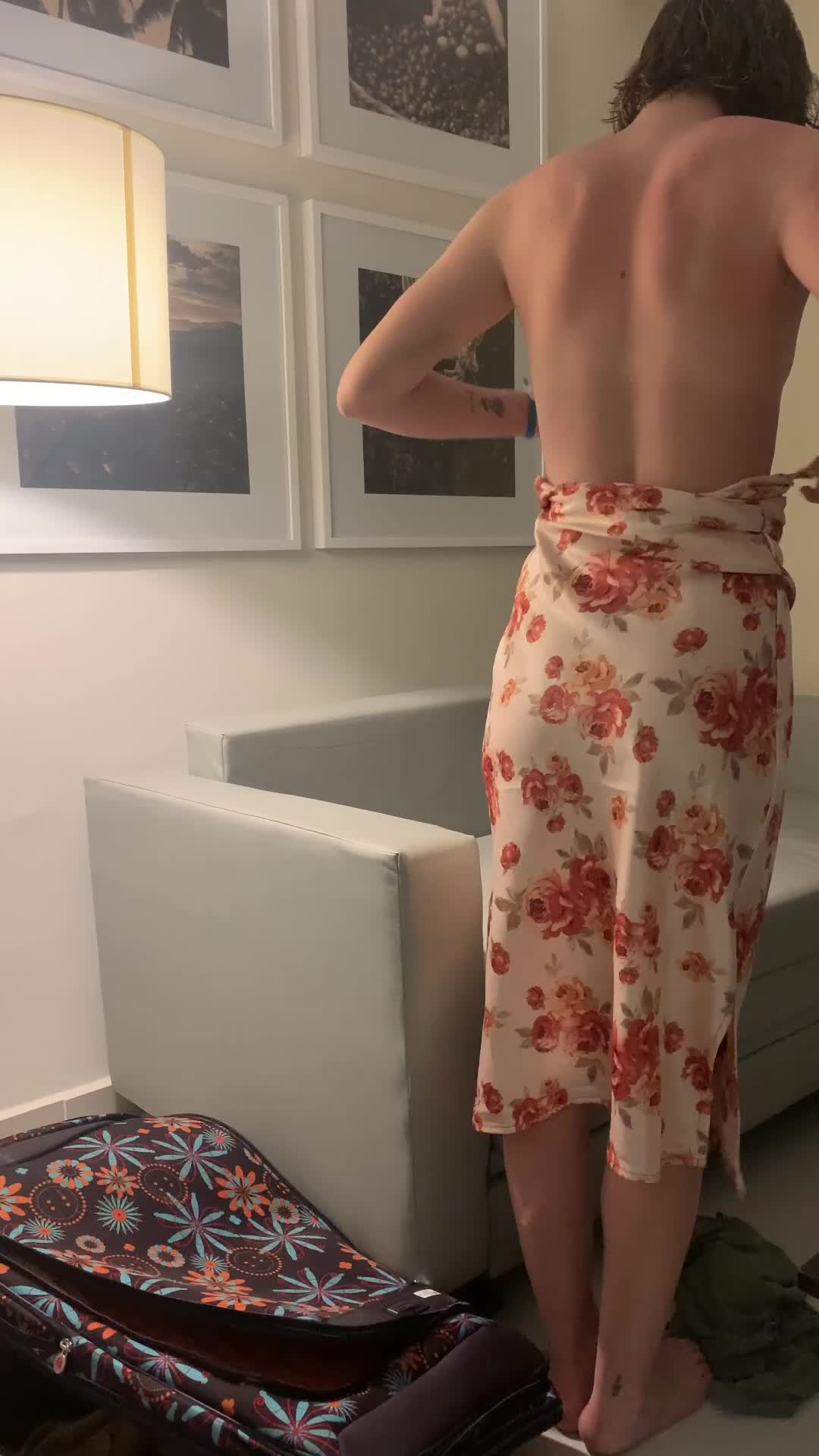 Tight dress vs. my ass - free porn video