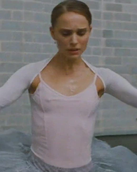 Who doesn't like a sweaty sexy braless MILF like Natalie Portman. She really needs all the load this sub has to offer. - free porn video