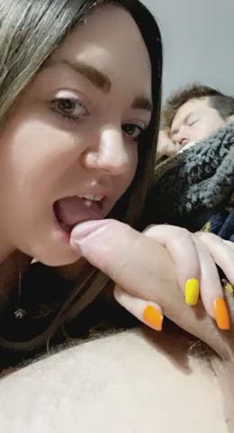 This girl has an obsession with sucking cock! 👇🏻 midnight snack while he naps 😍 - free porn video