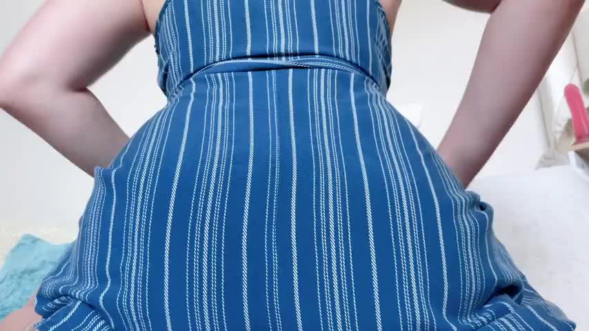 Please don’t mind my pink dildo in the background - free porn video