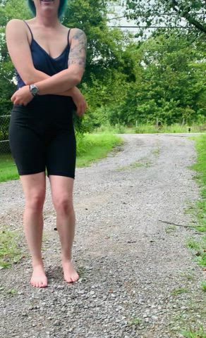 A quick show for the passerbys 🤪 [GIF] - free porn video