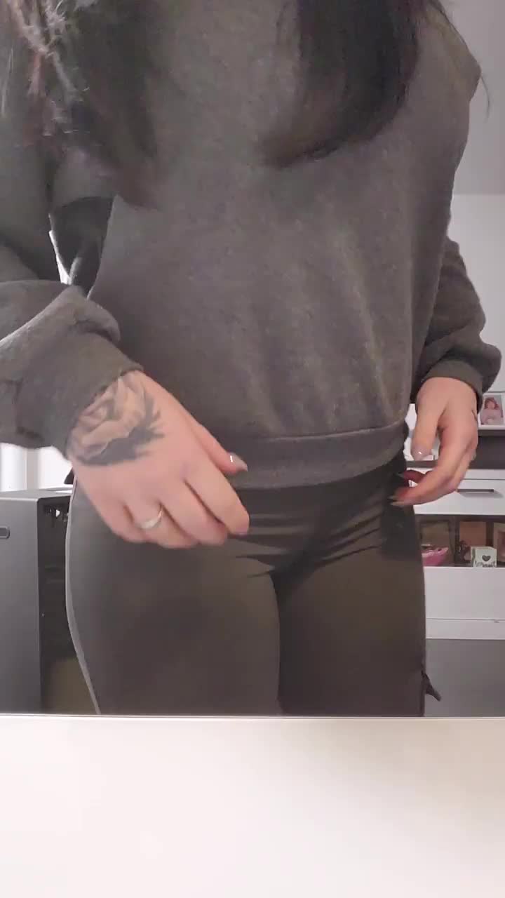 I get excited when a guy is into eating (my) ass ;) - free porn video