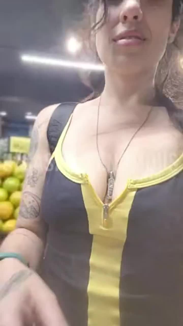 [GIF] Flashing (again) at my favorite grocery store - free porn video