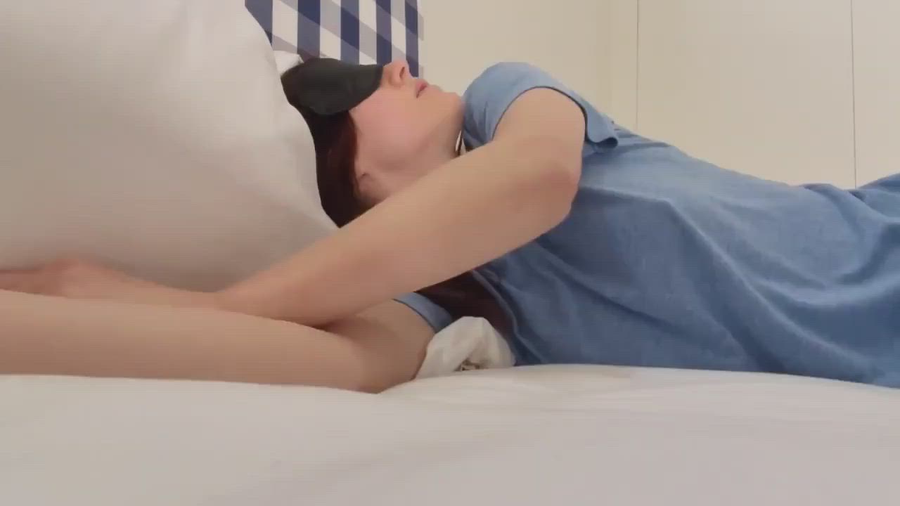 Waking up knowing we will all be fapping to her makes Alexandra Daddario's nipples hard - free porn video
