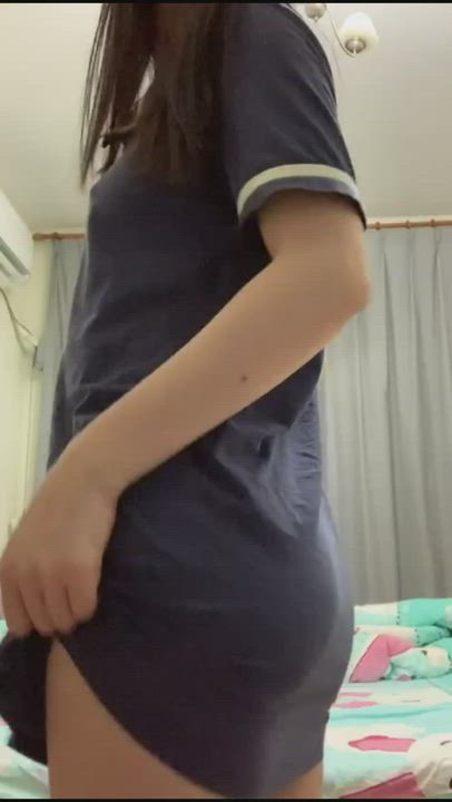 My whole body is perfect, but especially my backside... - free porn video