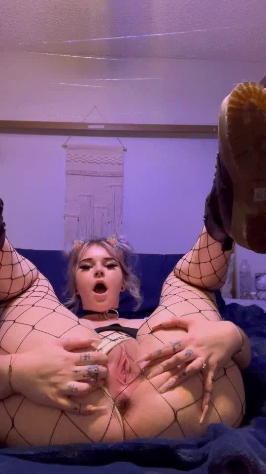 spreads like butter 🤤 - free porn video