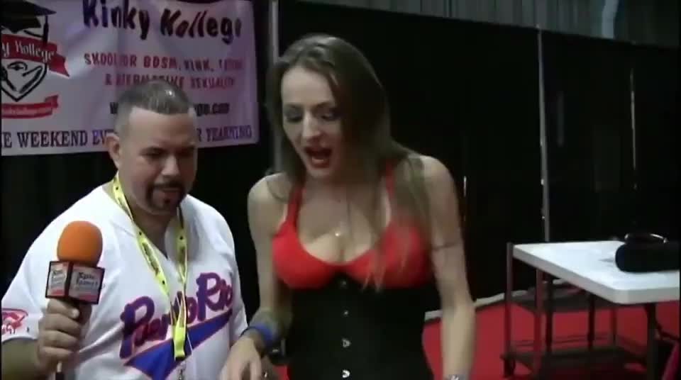Natasha Starr Dry Humping A Fan On Avn Event - free porn video