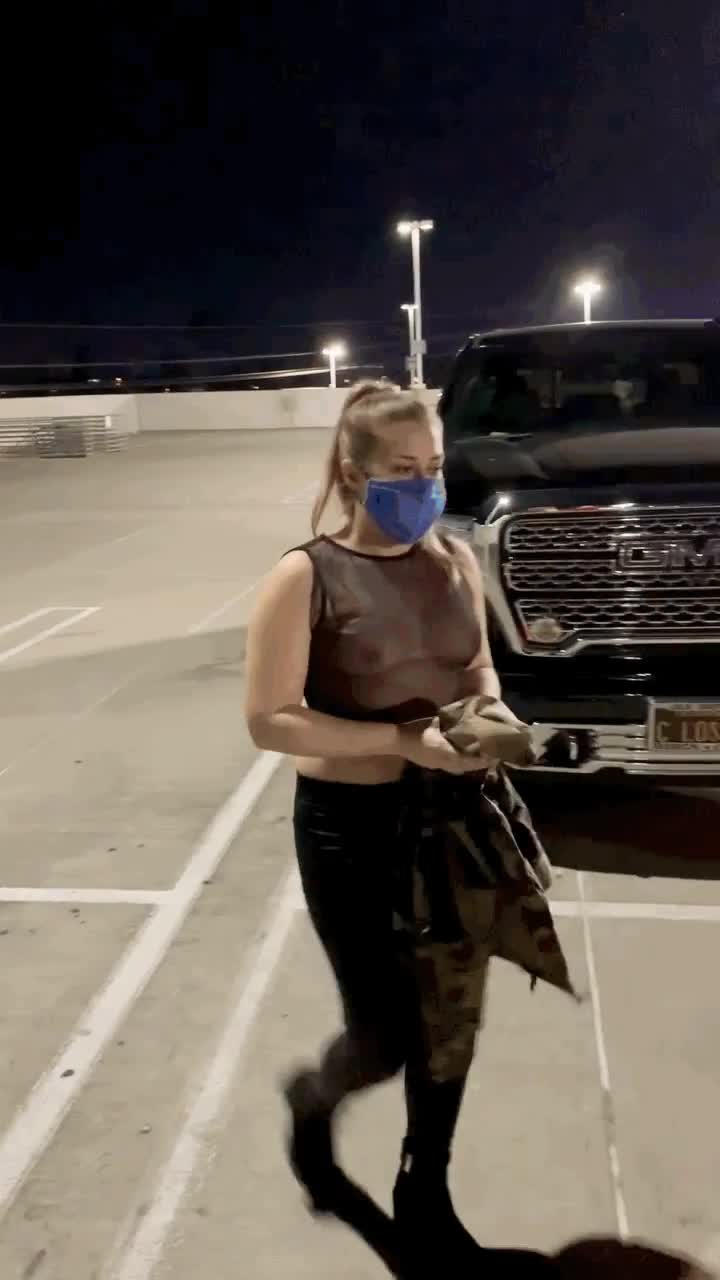 [gif] Meet me In the parking lot 🥰😜🥰 - free porn video