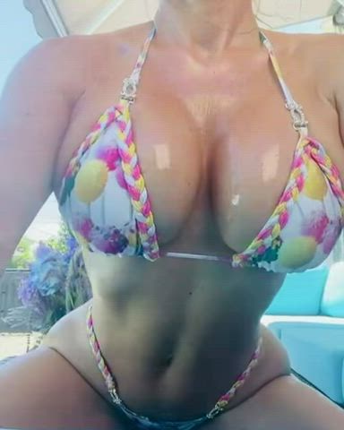 Busty bimbo slut - free porn video
