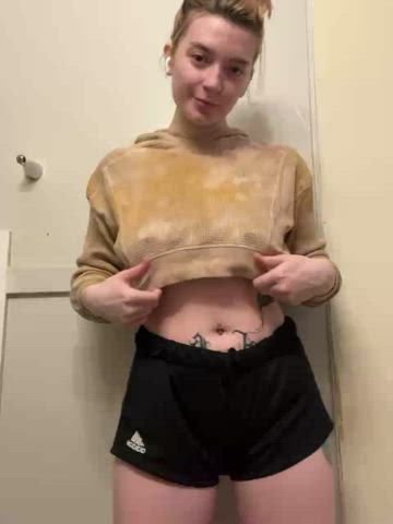 Headed to the gym without a bra, I call it daddy hunting - free porn video