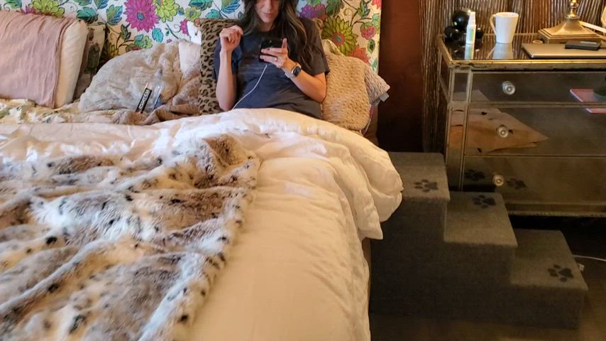 Playing candy crush and my husband came all over my face! - free porn video