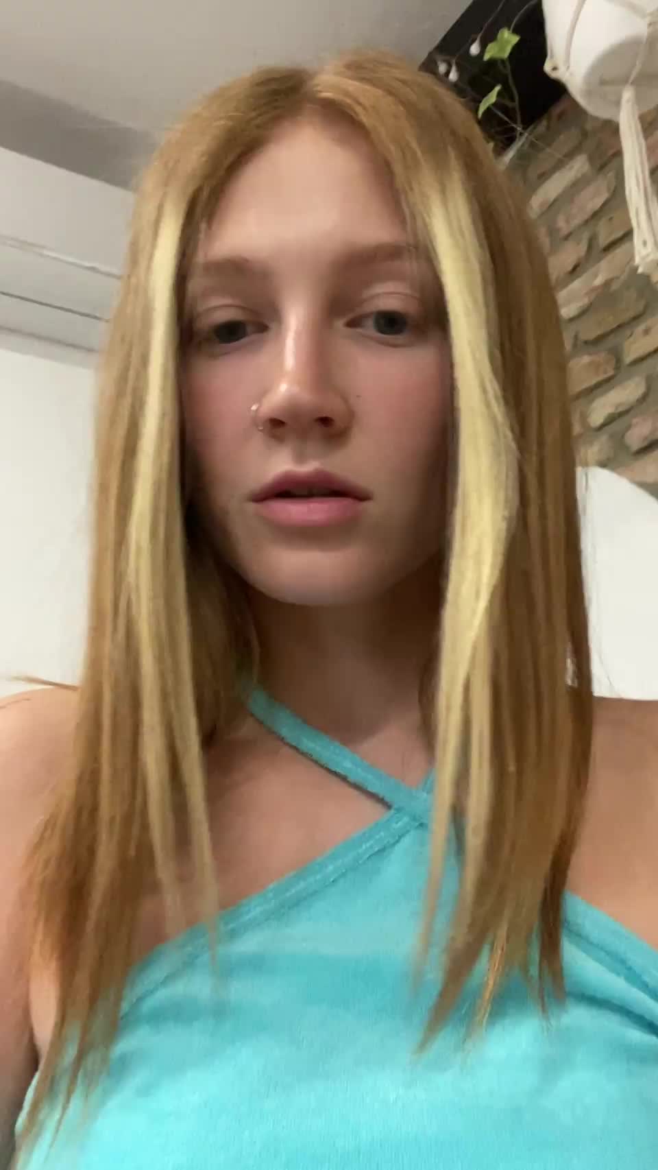 Redheaded cutie with a gorgeous curves - free porn video