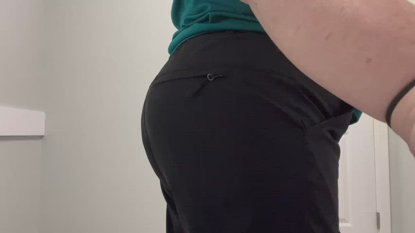 A view of my big jiggly ass - free porn video