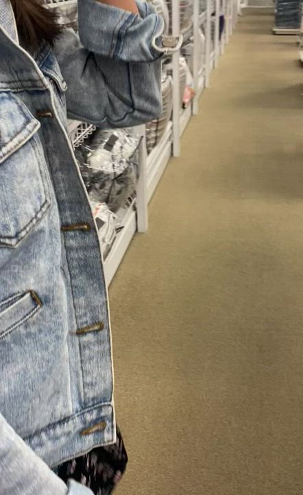 Found a great deal on a comforter. So I had to do some booty shaking. [GIF] - free porn video