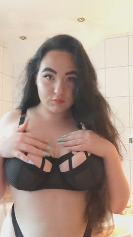 Just here incase ur girlfriend hasn’t sent you nudes today <3 - free porn video