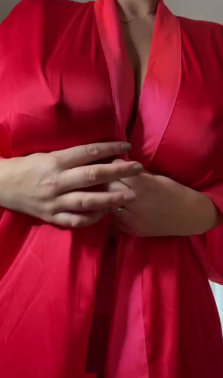 No bra day for my big mom boobies f/33 - free porn video