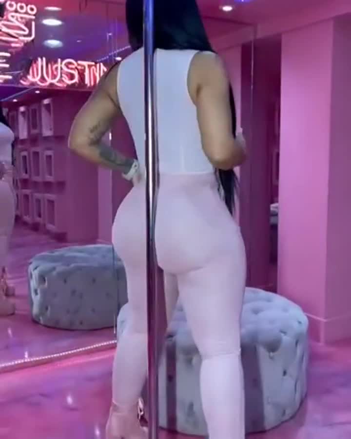 You definitely need to have a big dick to fuck her 😂😂🥵 - free porn video