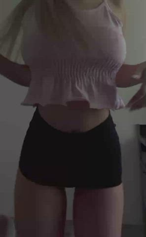 let me be your girlfriend who sucks your cock while play and cook for you then! - free porn video
