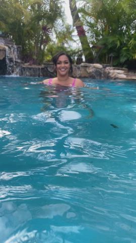 Watch my giants boobs bounce underwater in slow-motion. - free porn video