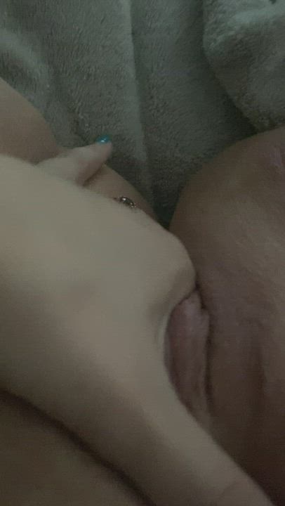 Sometimes a few fingers will do 💦 - free porn video