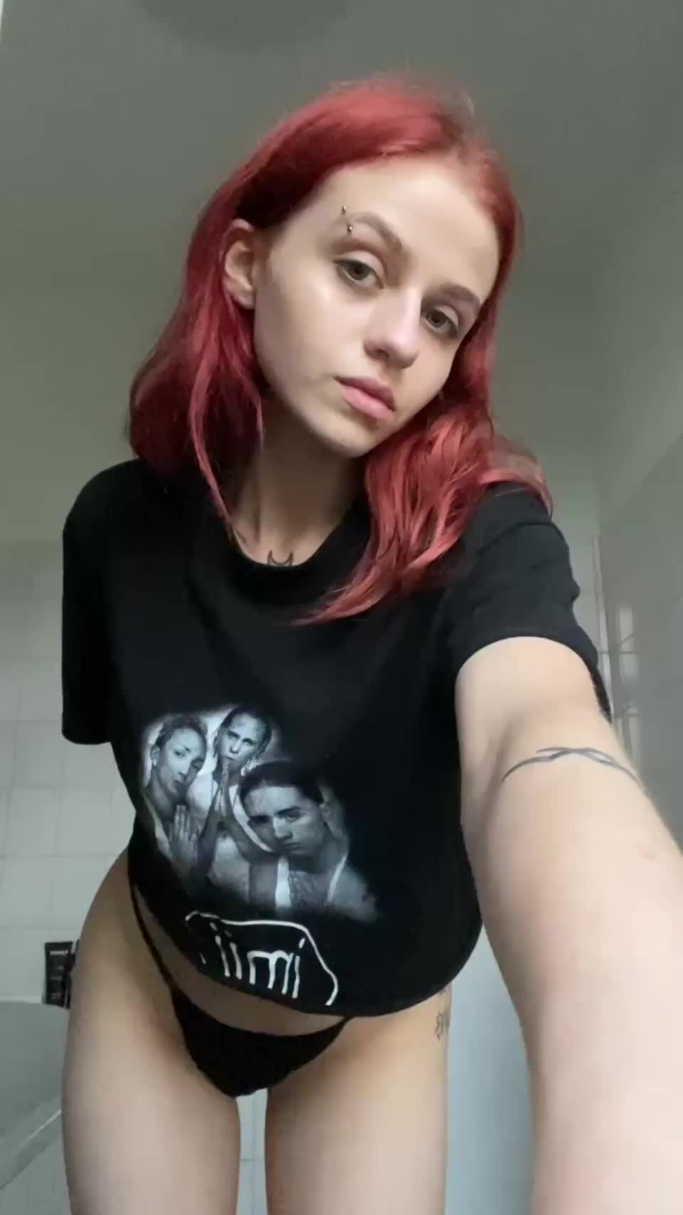 I‘m only 18 and I‘d fuck an older man 🙈 - free porn video