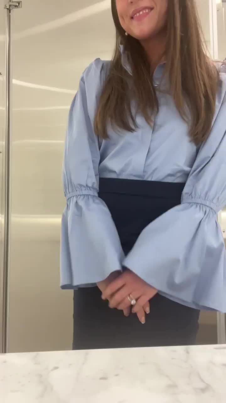 Just got to work and I’m already being naughty [GIF] - free porn video