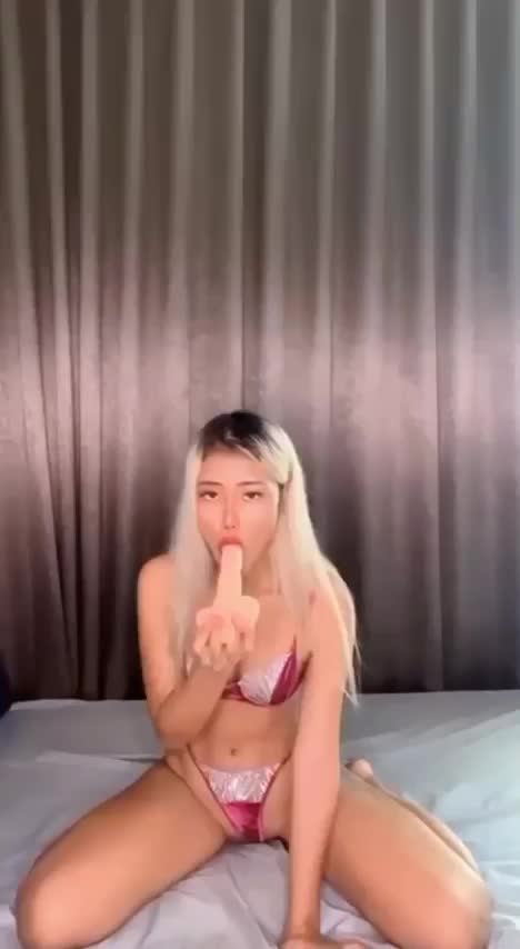 Would you let this small asian girl suck you like this? - free porn video
