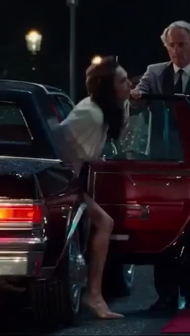 I fucking love Gal Gadot's long legs. Just look at them! - free porn video