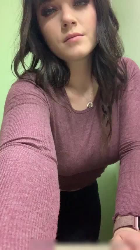Thick Brunette - free porn video