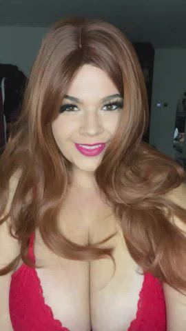 What's better than a curvy milf sharing her nudes? - free porn video
