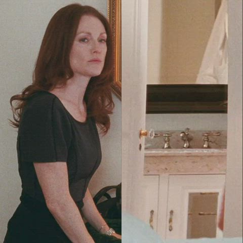 Mommy Julianne Moore thirsting over Amanda Seyfried's bare plump booty - free porn video
