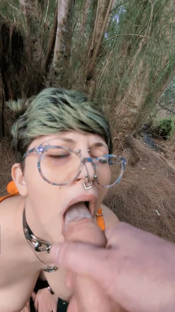 I always learn the nice hidden spots in parks where I can cum in her mouth [OC] - free porn video